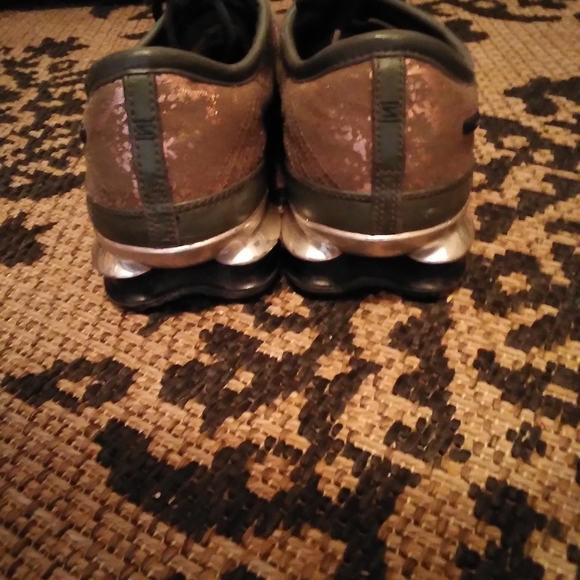 Women's Black and Gold Nike Shox - Picture 2 of 5